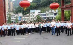 老师们已完全沉浸在香山中学浓厚的校园文化中
