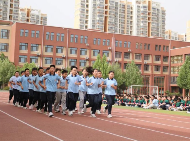 孩子们也从被动听讲转向自动探求成果但更重要的是学习状况的变化 孩子们也从被动听讲转向自动探求成果但更重要的是学习状况的变化